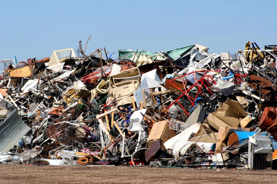 Fast furniture: discarica di mobili